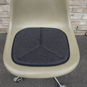 <transcy>COUSSIN D'ASSISE EAMES TYPE E - ANTHRACITE MELANGE</transcy>